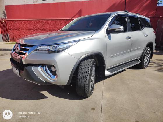 TOYOTA HILUX SW4 2.8 SRX 4X4 7 LUGARES 16V TURBO INTERCOOLER DIESEL 4P AUTOMÁTICO TOYOTA HILUX SW4 2.8 SRX 4X4 7 LUGARES 16V TURBO INTERCOOLER DIESEL 4P AUTOMÁTICO